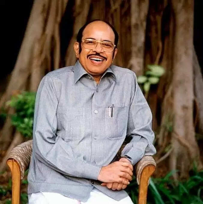 முறசொலி மாறன் 89வது பிறந்தநாள்  :  அவரது திருவுருவச் சிலைக்கு அமைச்சர்கள் மரியாதை..