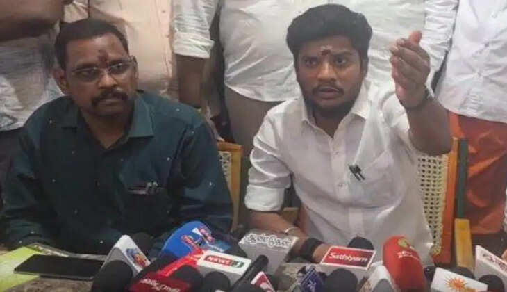 கோவில்களில் செல்போன் எடுத்துசெல்ல தடை ஏன்?- அமைச்சர் ரமேஷ் விளக்கம்