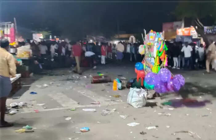 #BREAKING திருவிழாவில் பலூன்களுக்கு காற்று நிரப்பும் சிலிண்டர் வெடித்து விபத்து- 3 பேர் பலி