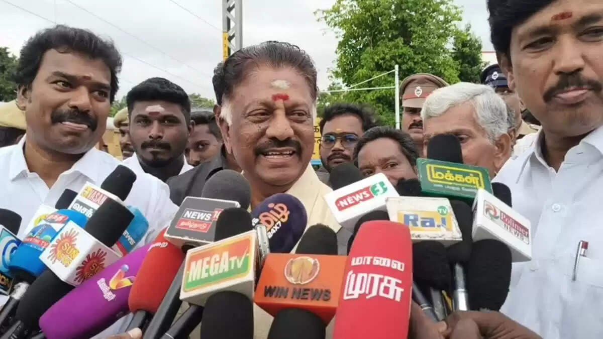 #JUST IN : தனிக்கட்சி குறித்த கேள்விக்கு... ஓபிஎஸ் அடித்த திடீர் பல்டி ..!