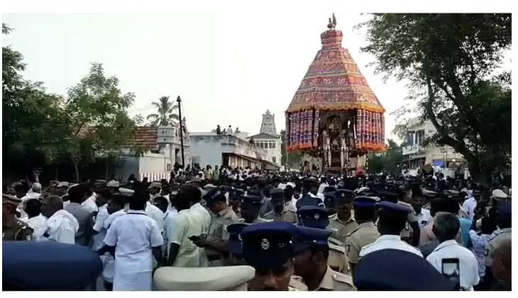 பலத்த பாதுகாப்பு.. கடும் கெடுபிடி.. விமரிசையாக நடந்த தேவகோட்டை&nbsp;கண்டதேவி பெரியநாயகி அம்பாள் கோயில் தேரோட்டம்..&nbsp;