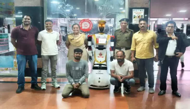 குற்றவாளிகளை பிடித்து கொடுத்த ரோபோ போலீஸ்