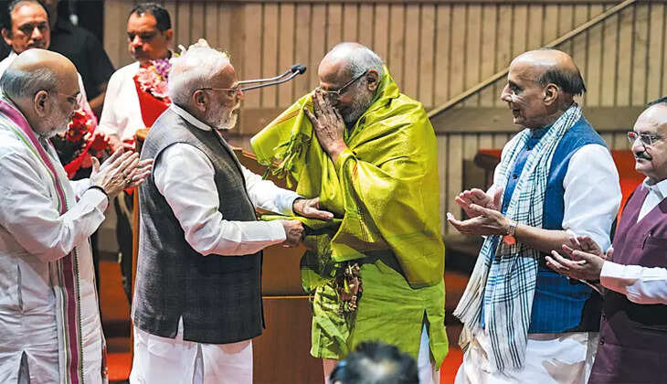 குடியரசு துணைத் தலைவர் தேர்தல் : இன்று வேட்புமனு தாக்கல் செய்கிறார் சி.பி.ராதாகிருஷ்ணன்..!