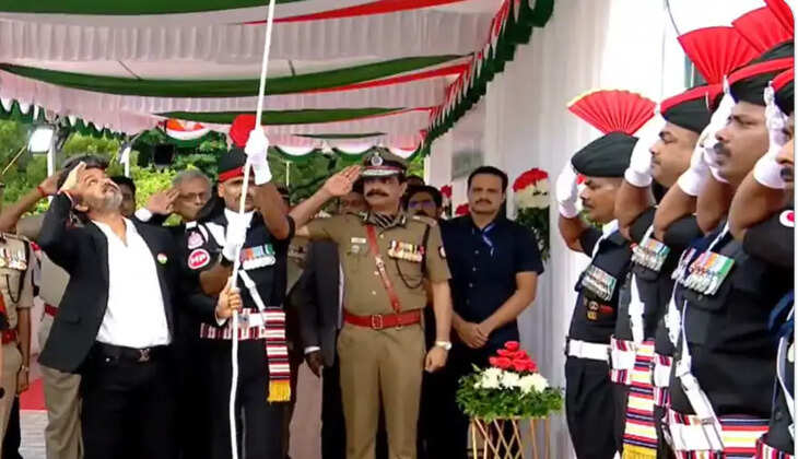 கோட்டையில் கொடி ஏற்றினார் முதல்வர் விஜய்