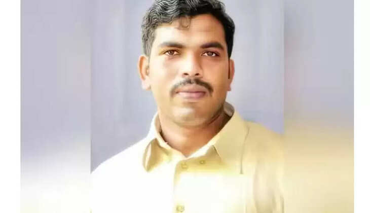 ஆசிரியர்