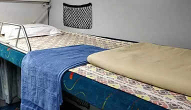 2 ஆண்டுகளுக்குப் பிறகு ரயிலில் ஏசி பெட்டிகளில் மீண்டும் தொடங்கும் சேவை - பயணிகள் மகிழ்ச்சி..