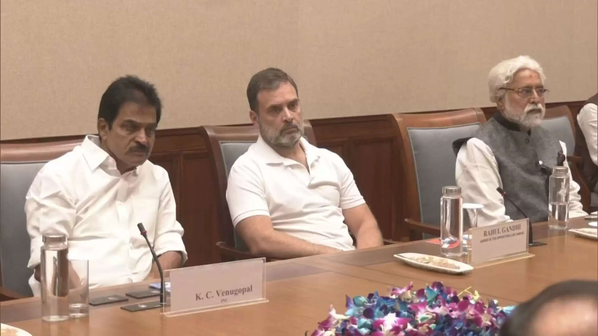 வங்கதேச விவகாரம்: டெல்லியில் கூடியது அனைத்துக் கட்சி கூட்டம்.. 