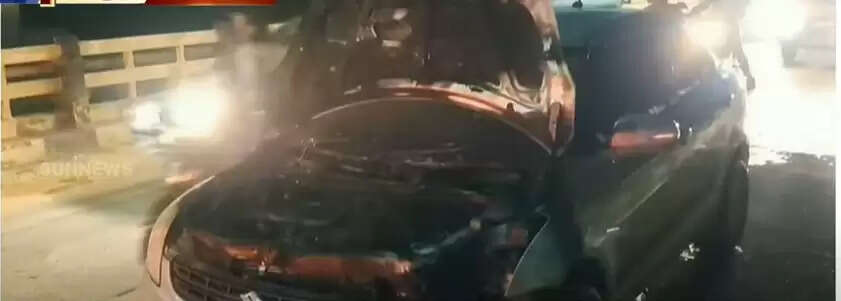 காவிரி ஆற்றுப் பாலத்தில் திடீரென தீப்பிடித்து எரிந்த கார்..