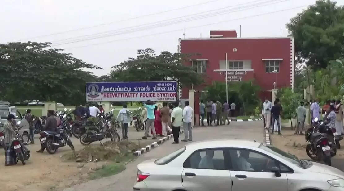 மூதாட்டியின் முகத்தில் மலத்தை பூசிய நபர்...  சேலத்தில் பரபரப்பு...