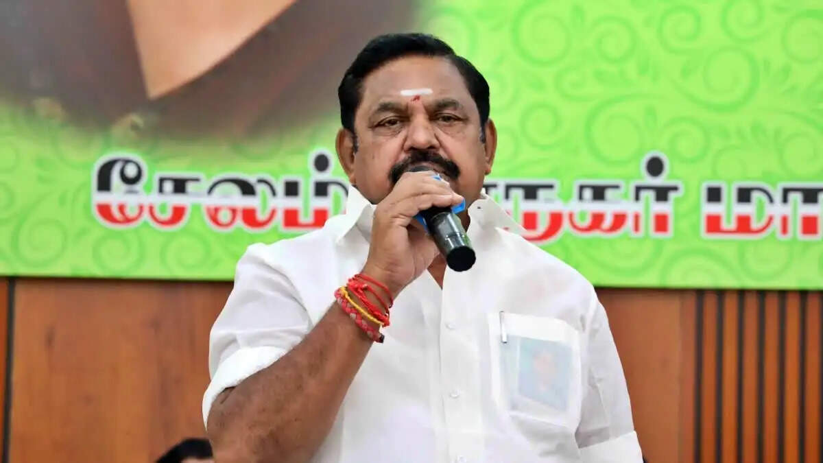 குடும்பத்திற்கு ₹10,000, வேலையில்லாதவர்களுக்கு உதவித்தொகை,நகைக்கடன் தள்ளுபடி - அதிமுகவின் தேர்தல் வாக்குறுதி முழு விவரம்..!