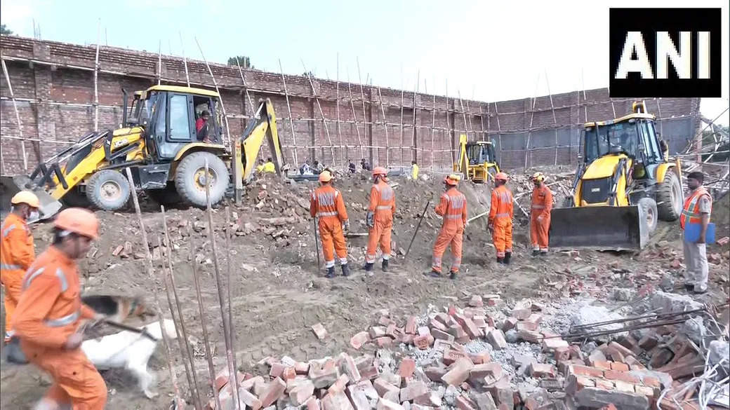 5 dead and 9 injured after wall collapses in Delhi 