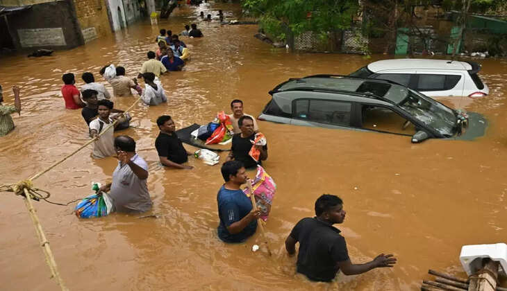 வெள்ளக்காடான ஆந்திரா, தெலங்கானா: 31 பேர் உயிரிழப்பு.. தவிக்கும் மக்கள்..&nbsp;