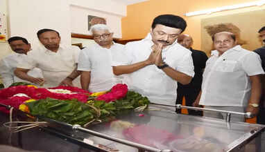 பேராசிரியர் அன்பழகனின் இளைய சகோதரர் மறைவு - முதல்வர் நேரில் அஞ்சலி..