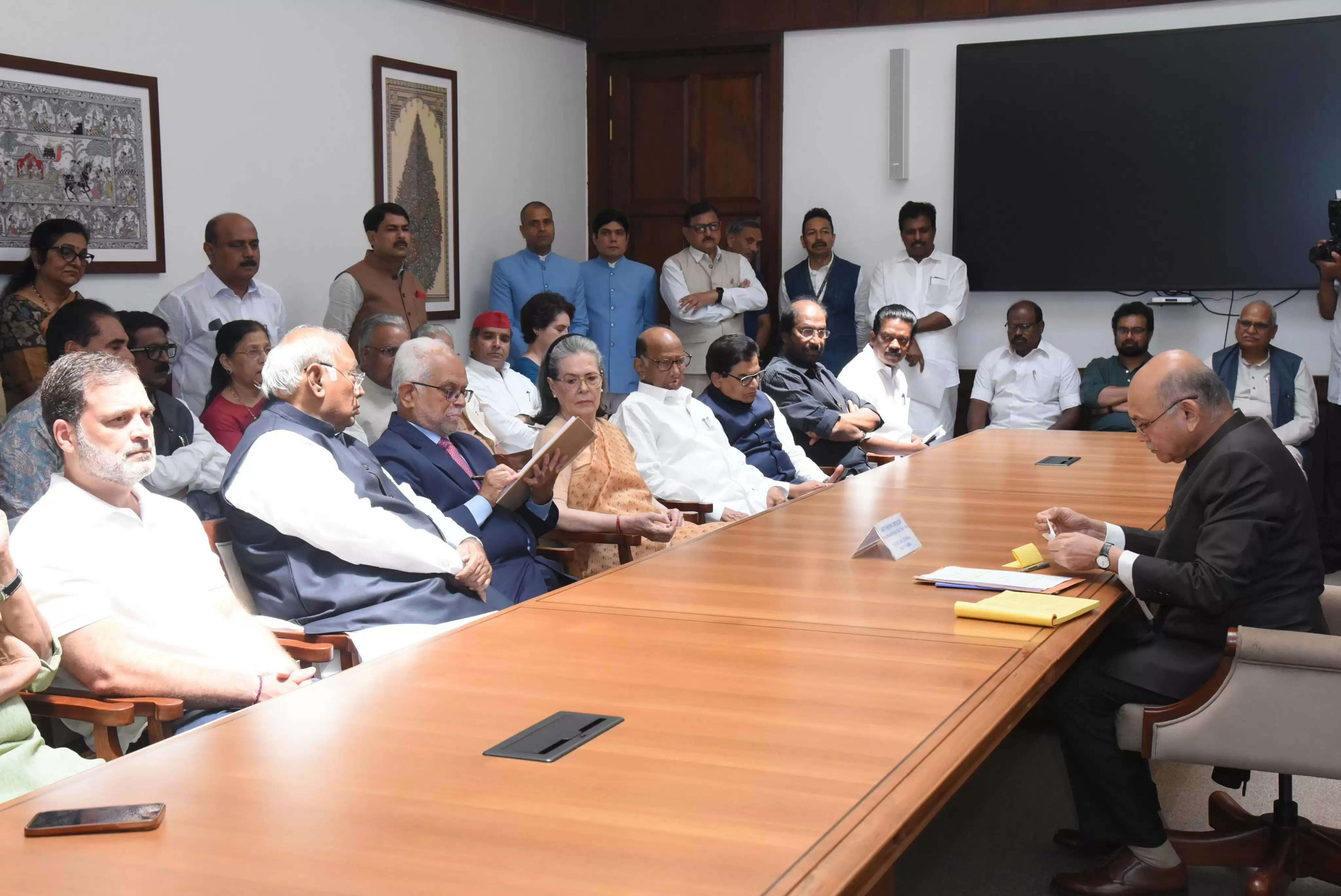 குடியரசு துணைத் தலைவர் தேர்தல் : வேட்புமனு தாக்கல் செய்தார் சுதர்சன் ரெட்டி..