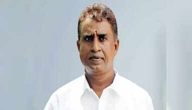 எஸ்பி வேலுமணி