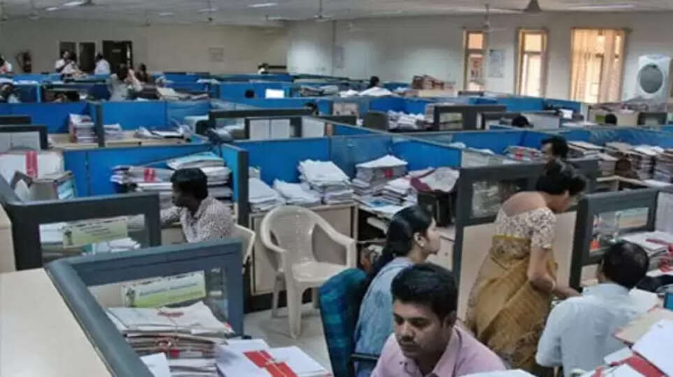 அரசு ஊழியர்கள்