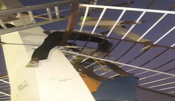 அண்ணாநகர் டவர் மீது ஏறி தற்கொலைக்கு முயன்ற காவலர்..!! கமிஷ்னர் உடனே வர வேண்டும் என அடம்பிடித்ததால் பரபரப்பு..&nbsp;