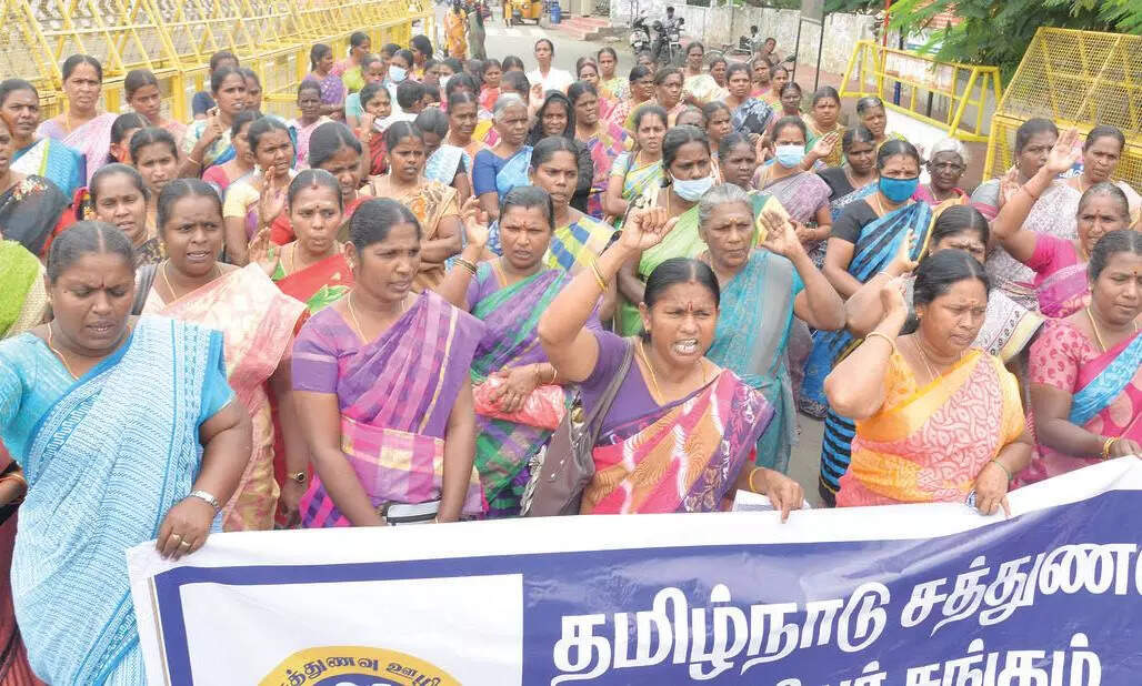 தீவிரமடையும் சத்துணவு ஊழியர்கள் போராட்டம்.. மழலைகளின் எதிர்காலத்தோடு விளையாடும் திமுக - டிடிவி தினகரன் கண்டனம்..!!