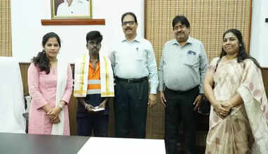 குப்பையில் கிடைத்த வைர நெக்லஸ் : தூய்மை பணியாளரை பாராட்டிய மேயர் பிரியா.. 