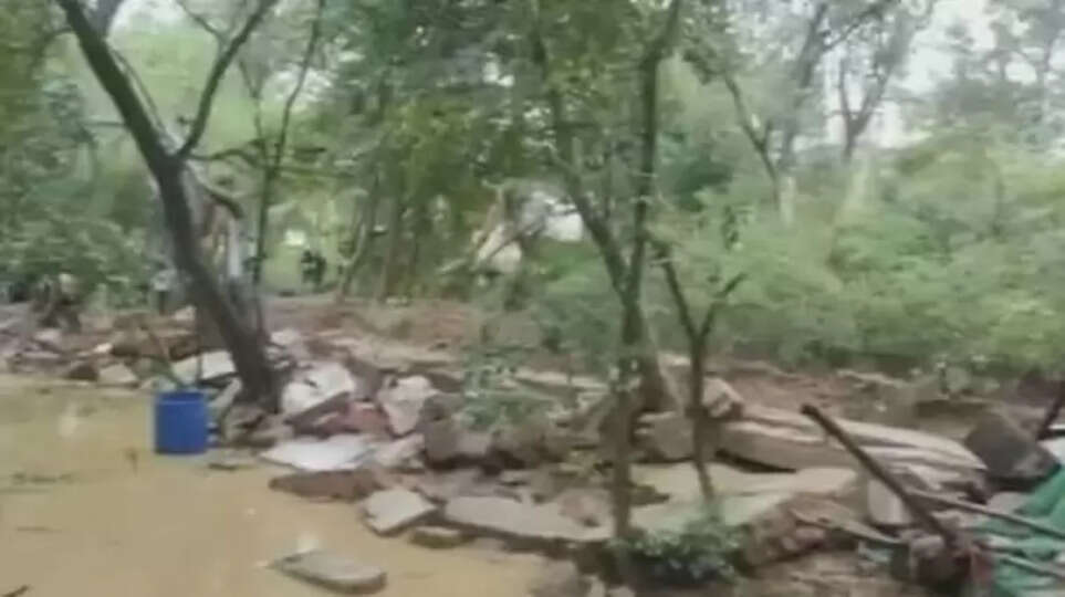 லக்னோவில் சுவர் இடிந்து விழுந்து 9 பேர் பலி.. 