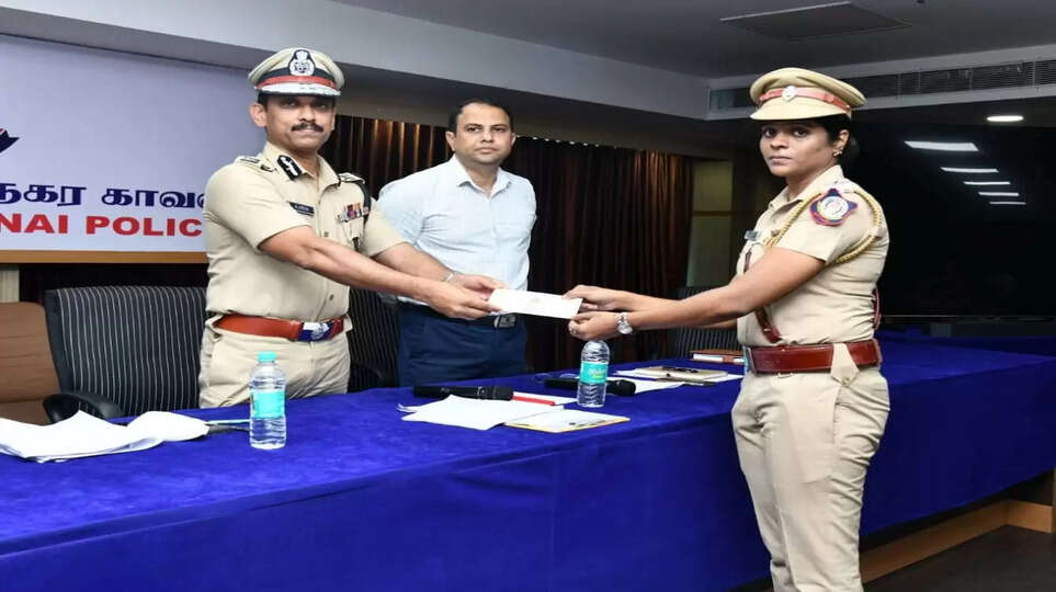 ரவுடியை சுட்டுப்பிடித்த பெண் எஸ்.ஐக்கு பாராட்டு.. 