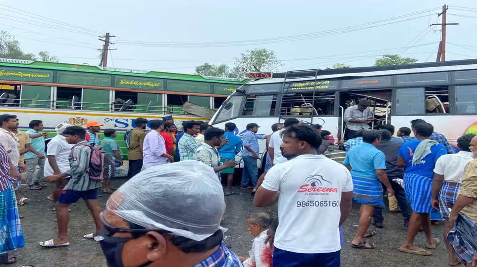 கடலூரில் தனியார் பேருந்துகள் நேருக்கு நேர் மோதி விபத்து: 7 பேர் பலி, 80 பேர் காயம்..