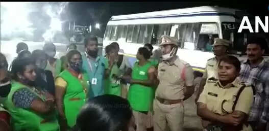 ஆந்திராவில் விஷ வாயு கசிவு - 50 பெண்கள் மருத்துவமனையில் அனுமதி..