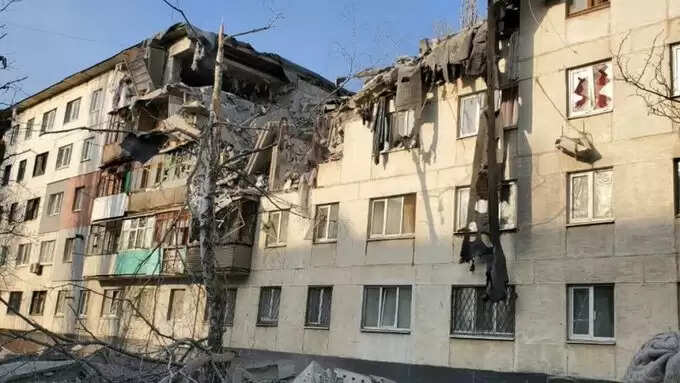 மின் நிலையங்களை குறி வைத்து தாக்கும் ரஷ்யா.. இருள் சூழ்ந்த உக்ரைன் நகரங்கள்..