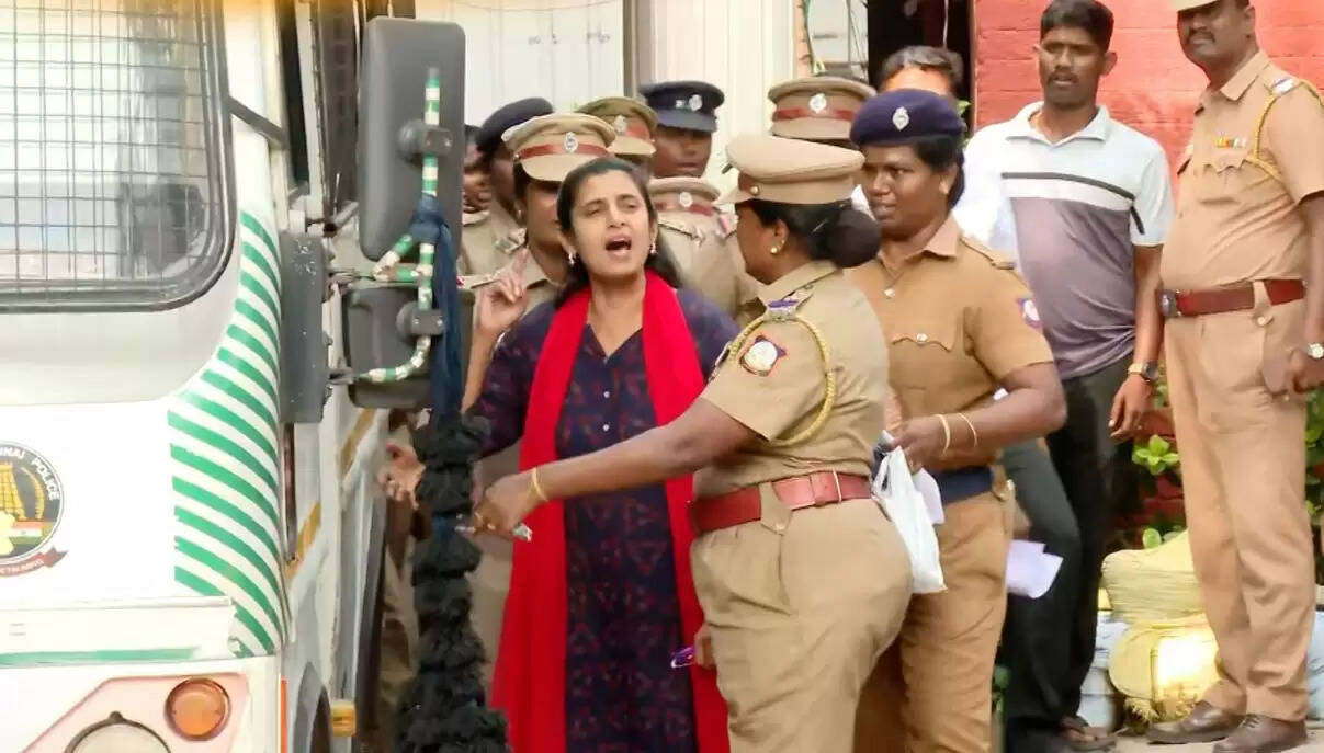 புழல் சிறையில் நடிகை கஸ்தூரி அடைப்பு- நவ.29 வரை நீதிமன்ற காவல்