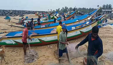 4 நாட்களுக்கு பிறகு கடலுக்குச் சென்ற மாமமல்லபுரம் மீனவர்கள்..!!