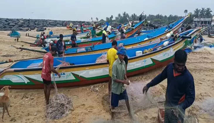 4 நாட்களுக்கு பிறகு கடலுக்குச் சென்ற மாமமல்லபுரம் மீனவர்கள்..!!