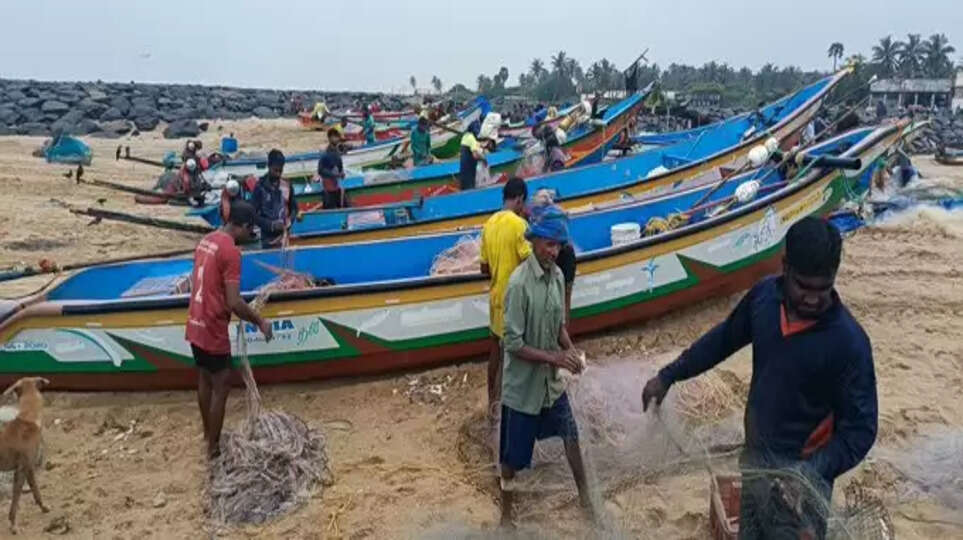 4 நாட்களுக்கு பிறகு கடலுக்குச் சென்ற மாமமல்லபுரம் மீனவர்கள்..!!