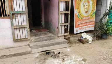 பெட்ரோல் குண்டு வீச்சு