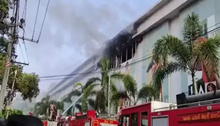 கேரளாவில் துணிக்கடையில் பயங்கர தீ விபத்து.. 
