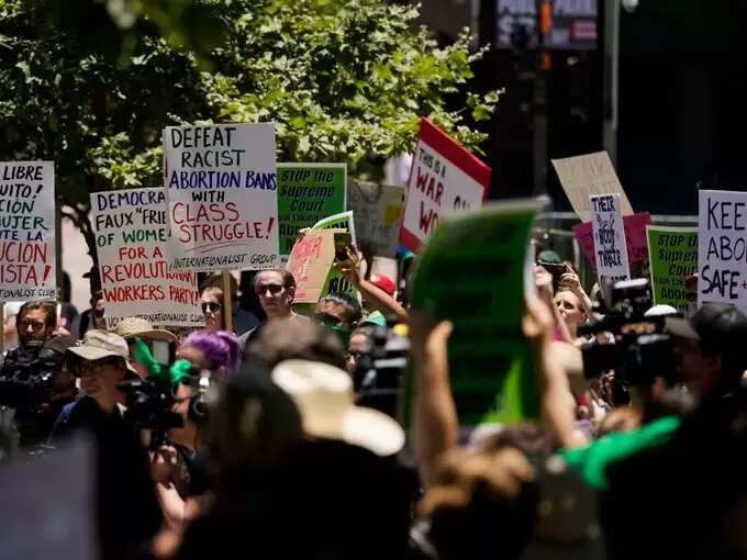 கருக்கலைப்பு உரிமைச் சட்டம் ரத்து : அமெரிக்காவின் மோசமான நாள் என அதிபர் பைடன் கருத்து..