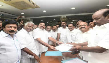 எடப்பாடி பழனிசாமி வேட்புமனு தாக்கல்