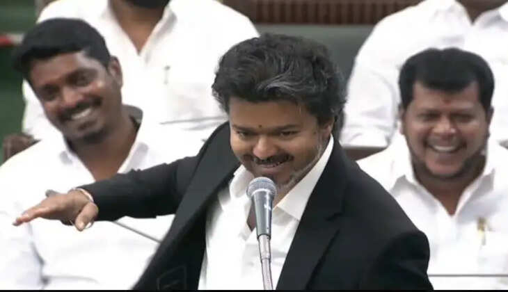 &ldquo;ஒரு சைகை வேறு&hellip; இதற்கு கைதட்ட ஒரு ரசிக வெறிக் கூட்டம்! இது என்ன சட்டமன்றமா? சர்க்கஸ்ஸா?&rdquo;- அதிமுக