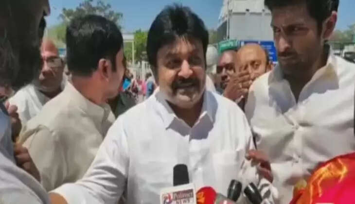 திருப்பதி கோயிலில் நடிகர் பிரபு குடும்பத்தோடு சாமி தரிசனம்