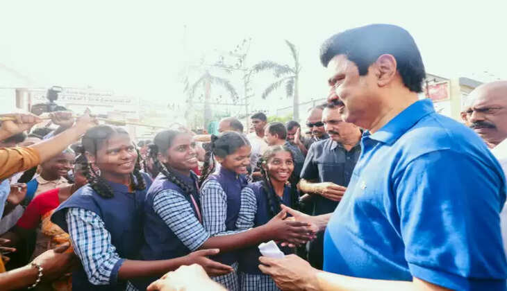 student with mk stalin