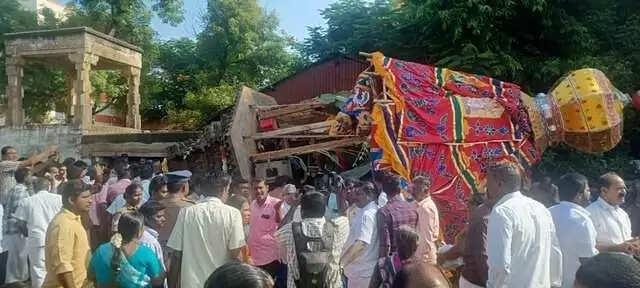 புதுக்கோட்டையில் தேர் கவிழ்ந்து விபத்து : 10க்கும் மேற்பட்டோர் காயம்..