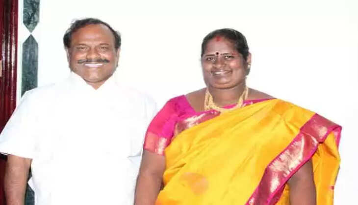 அமைச்சர் சி.வி.கணேசன் அவரது மனைவி
