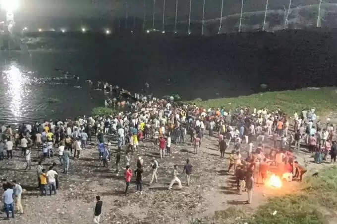 குஜராத் பாலம் விபத்தில் உயிரிழந்தவர்களுக்கு ரூ. 2 லட்சம் நிவாரணம் - பிரதமர் மோடி அறிவிப்பு..