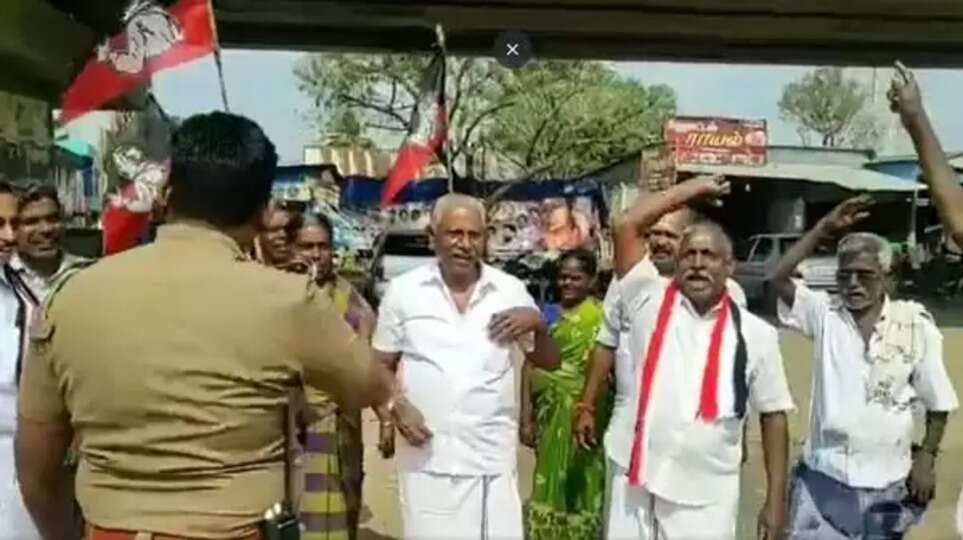 அதிமுக