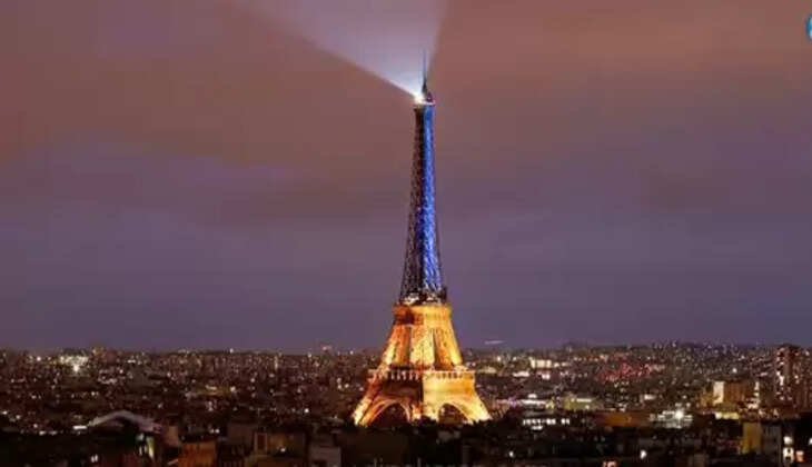 ரஷ்யா - உக்ரைன் போர் தொடங்கி ஓராண்டு நிறைவு..  ஈபிள் டவரை ஒளிரச் செய்து ஆதரவு தெரிவித்த பிரான்ஸ்.. 