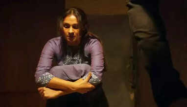 சர்ச்சைக்குரிய காட்சிகள், வசனத்தை நீக்கினால் 'மனுஷி'க்கு சான்றிதழ்