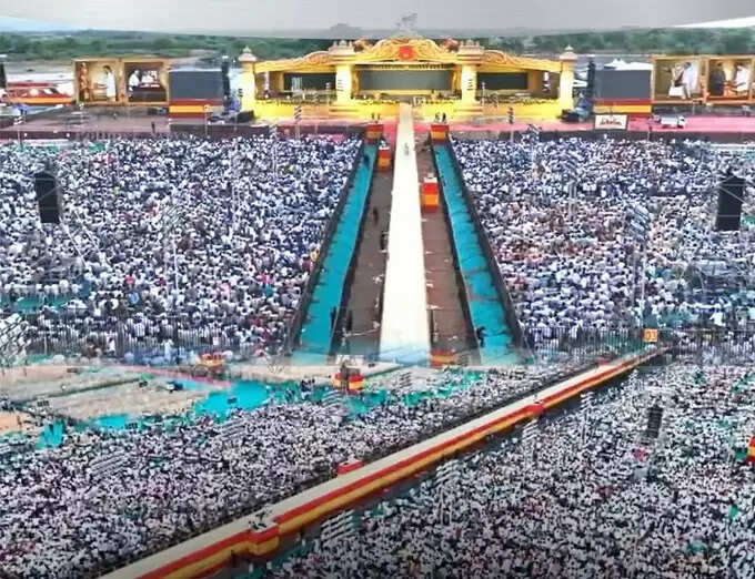 முன்கூட்டியே மாநாட்டை தொடங்க விஜய் திட்டம்..!! வெளியாகும் புதிய தீம் பாடல்..