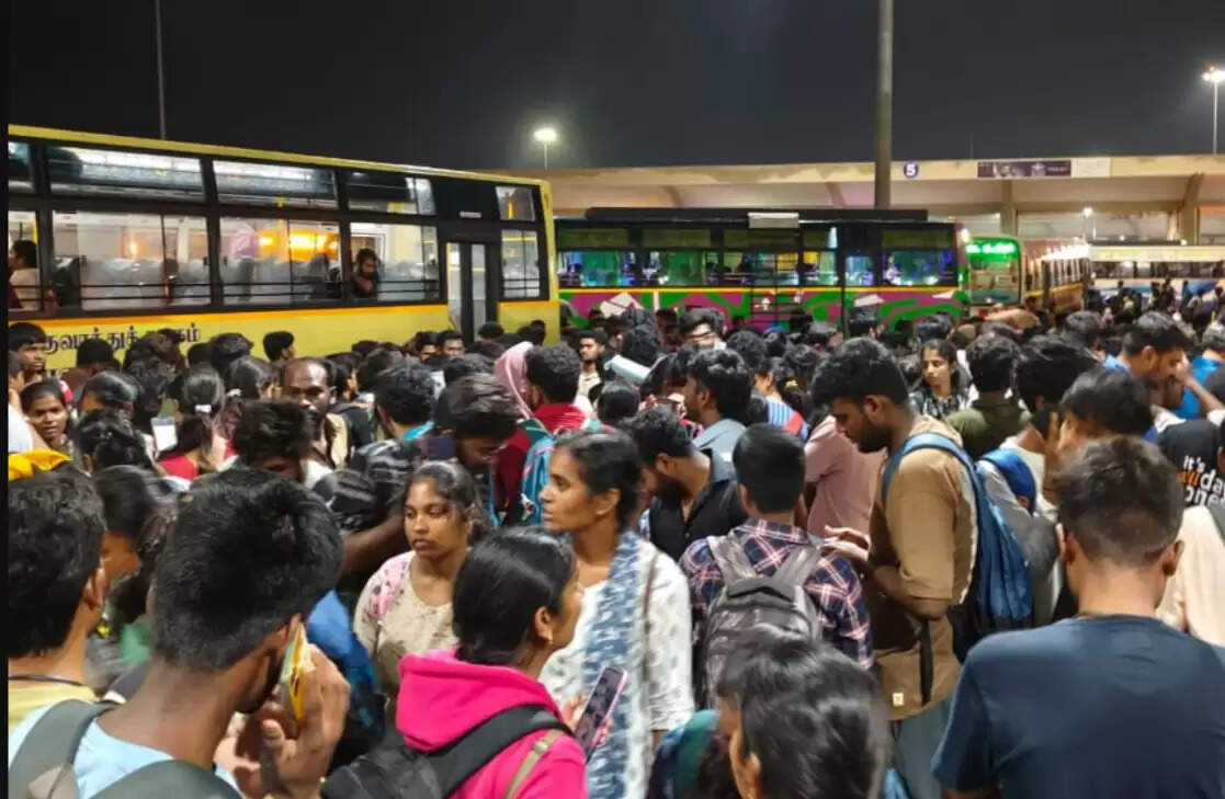 கிளாம்பாக்கத்தில் அலைமோதும் கூட்டம்