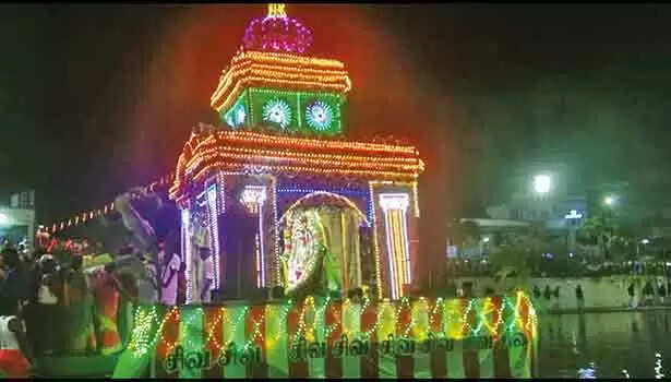 காரைக்காலில் இன்று உள்ளூர் விடுமுறை.. மாவட்ட ஆட்சியர் அதிரடி உத்தரவு..