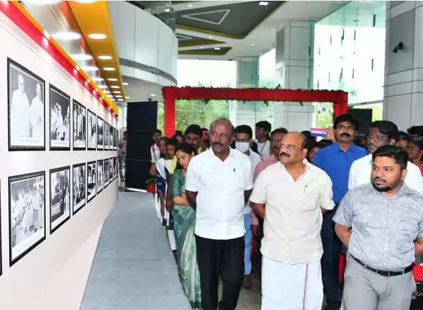 ராஜாஜியின் சிறப்பு புகைப்படக் கண்காட்சி திறப்பு..