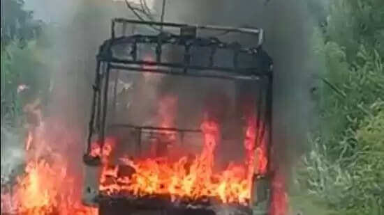 ஆட்டோ மீது மின்கம்பி அறுந்து விழுந்து விபத்து: ஆந்திராவில் 8 பேர் உடல் கருகி பலி..